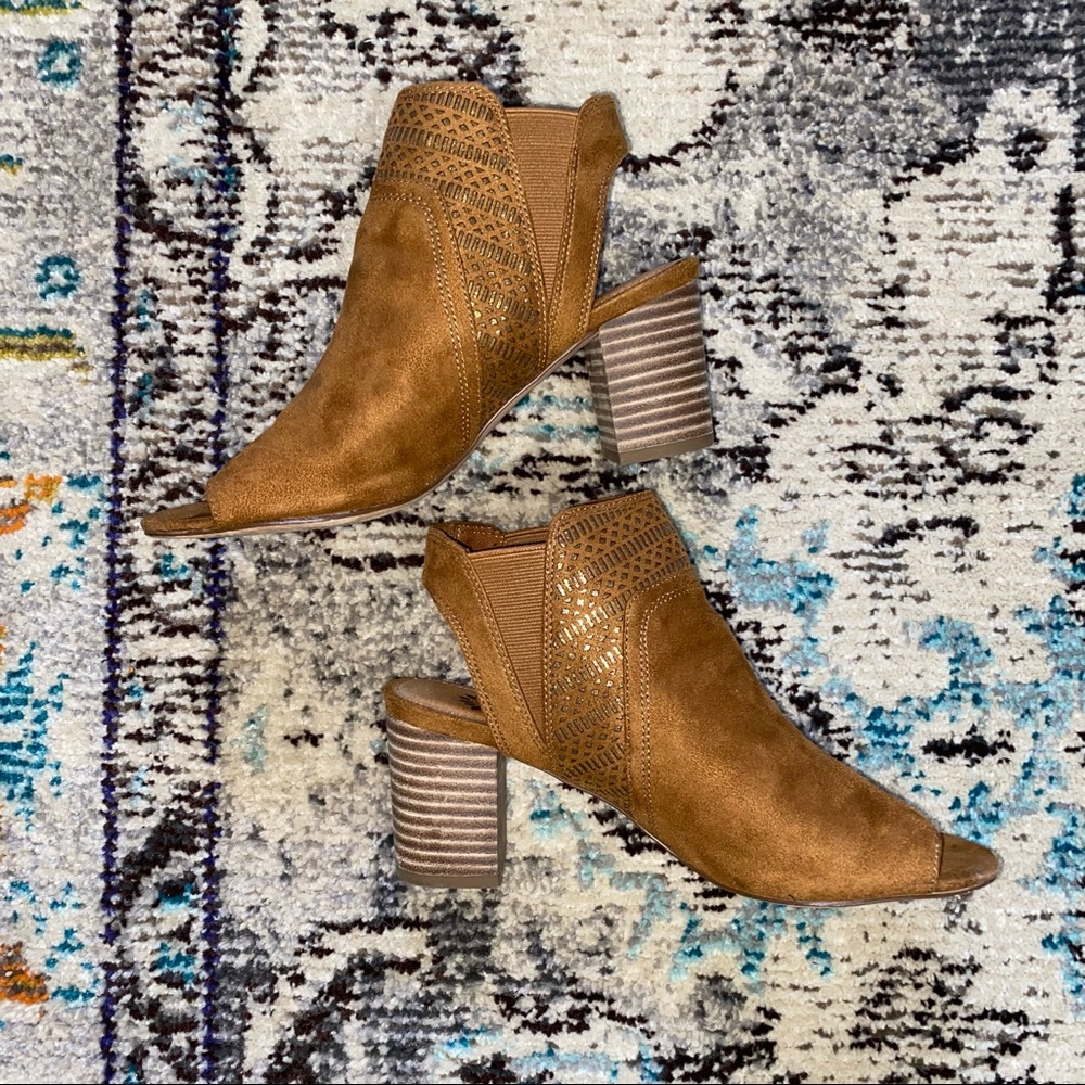 Yellow box heels